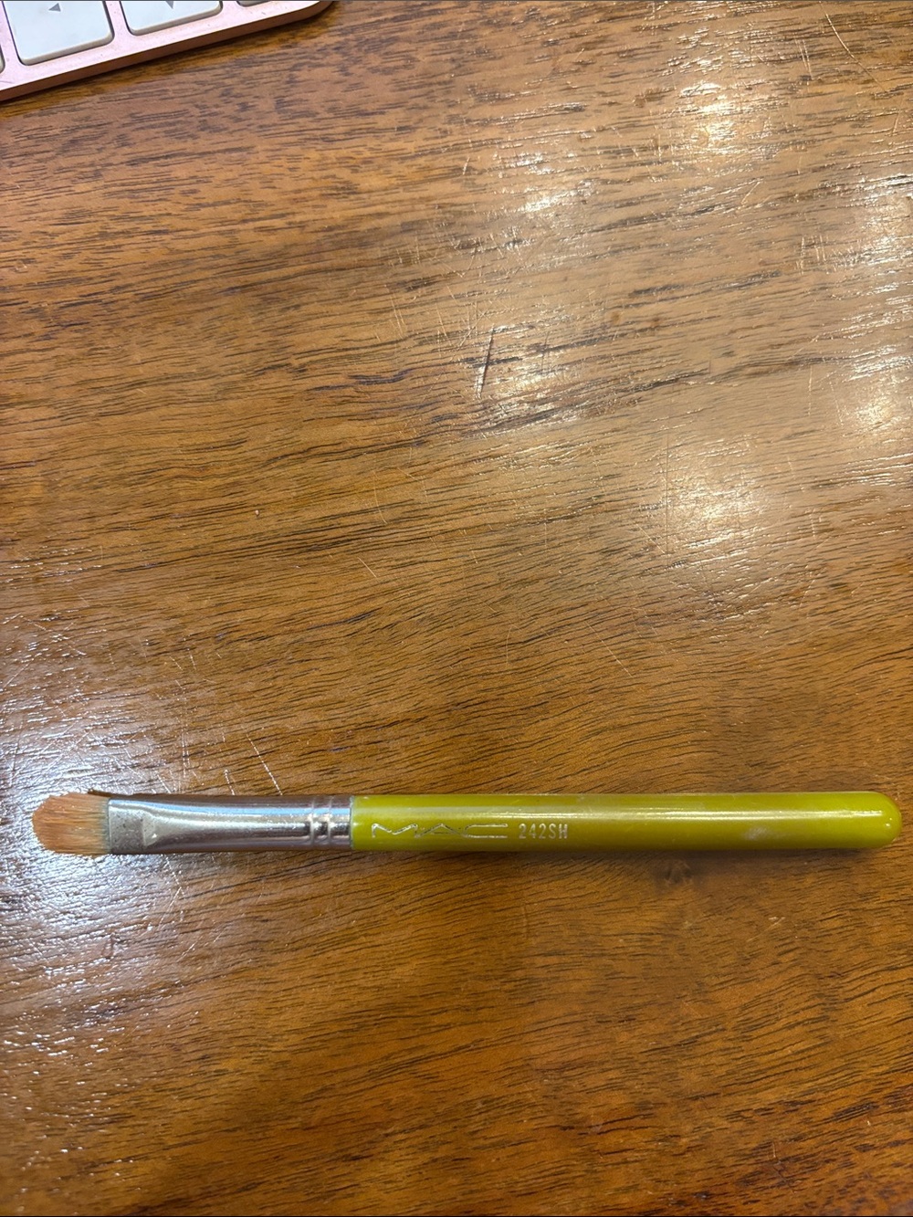 MAC Cosmetics 212SH Flat Definer Eye Brush - Special Edition Lime Yellow Handle